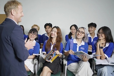 Điểm chuẩn ngành ngôn ngữ Anh biến động như thế nào trong 3 năm qua?