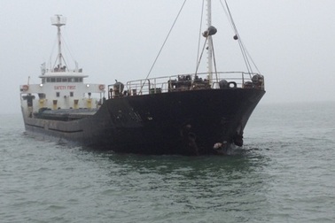 Tàu 3.000 tấn bị đâm chìm: Yêu cầu trục vớt xong trong 10 ngày