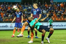 Hàng thủ yếu kém, đội bóng của Văn Lâm bại trận trước Port Authority