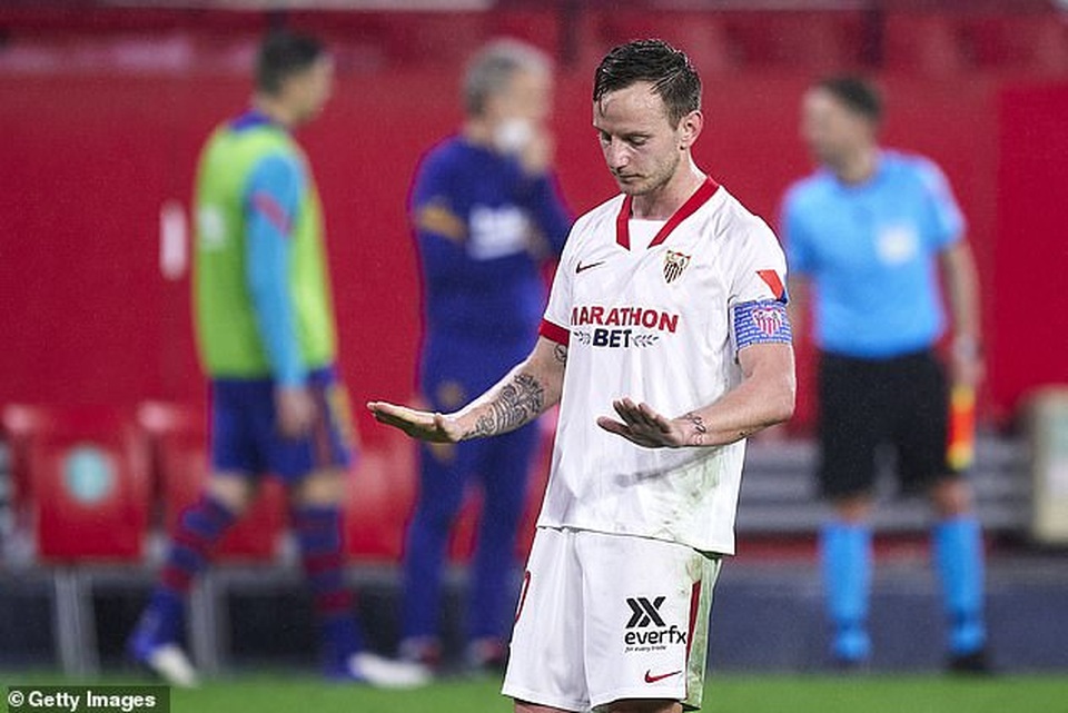 Rakitic khiến Barcelona ôm hận trước Sevilla - 7 Rakitic khiến Barcelona ôm hận trước Sevilla - 7