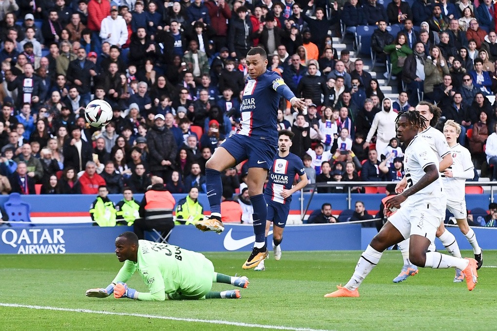 Messi và Mbappe vô duyên, PSG nhận cú sốc ở Ligue 1 - 2 Messi và Mbappe vô duyên, PSG nhận cú sốc ở Ligue 1 - 2