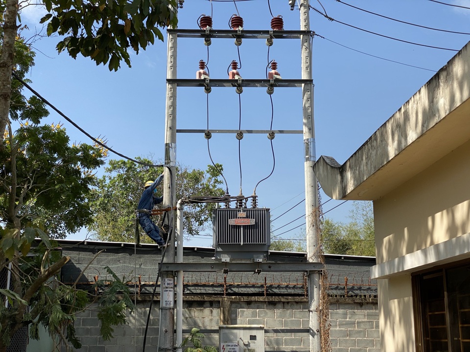 Đảm bảo cấp điện tại 2 bệnh viện Dã chiến ngăn ngừa nCoV - 1