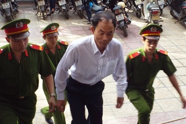 Đang lãnh 9 năm tù, cựu trưởng công an huyện bất ngờ được tại ngoại