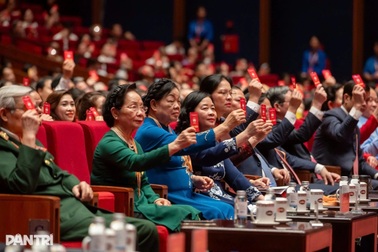 "Mặt trận là Nhân dân"