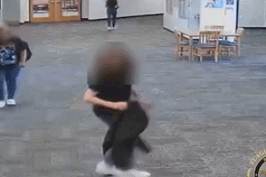 Nam sinh nhận 30 năm tù vì đánh giáo viên sau khi bị tịch thu máy chơi game