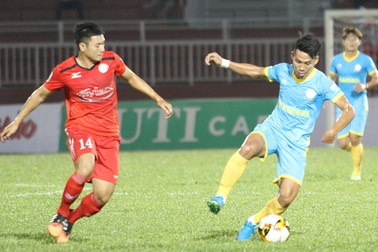 Cầu thủ tại V-League lập siêu phẩm đẹp hơn bàn thắng ở World Cup