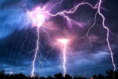 Thi xong, nhóm học sinh lớp 10 rủ nhau đi chơi, một em bị sét đánh tử vong