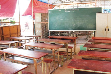 Học sinh phải đứng để viết