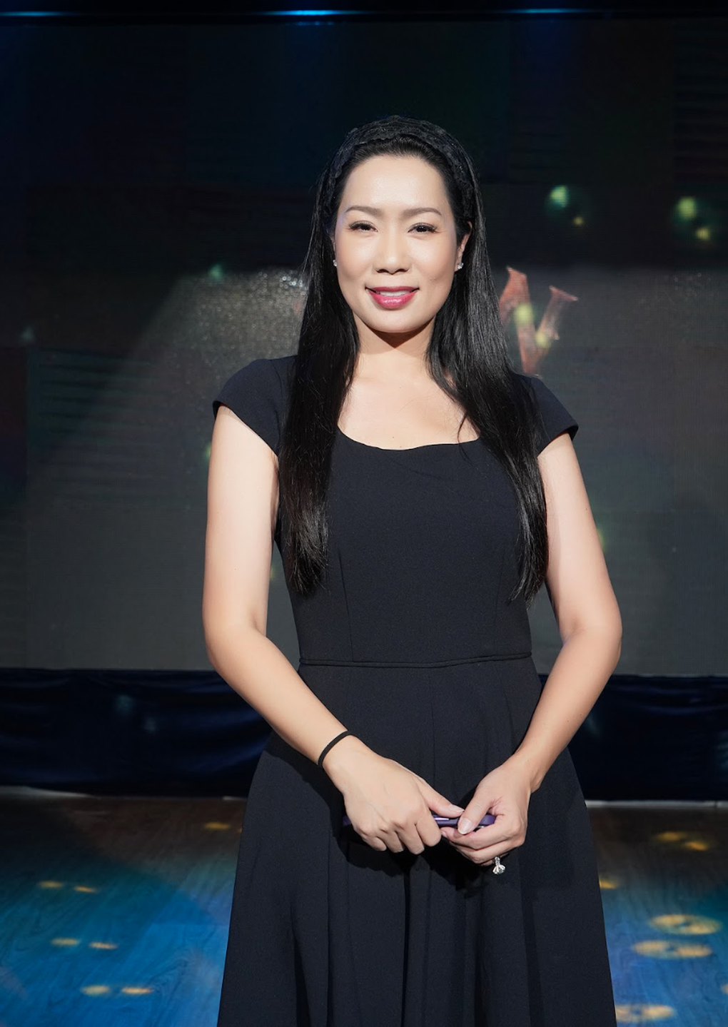 Trịnh Kim Chi chúc mừng đạo diễn Nguyễn Hữu Tiến với vai trò đào tạo - 3 Trịnh Kim Chi chúc mừng đạo diễn Nguyễn Hữu Tiến với vai trò đào tạo - 3