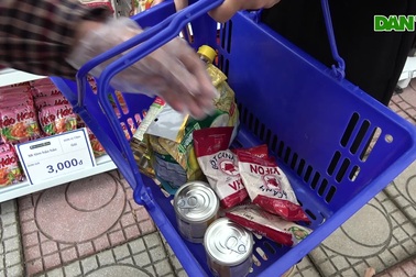 Bên trong siêu thị 0 đồng mở cửa phục vụ người dân ảnh hưởng bởi dịch bệnh