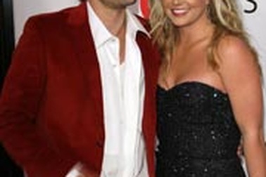 Britney thắt chặt quản lý chồng