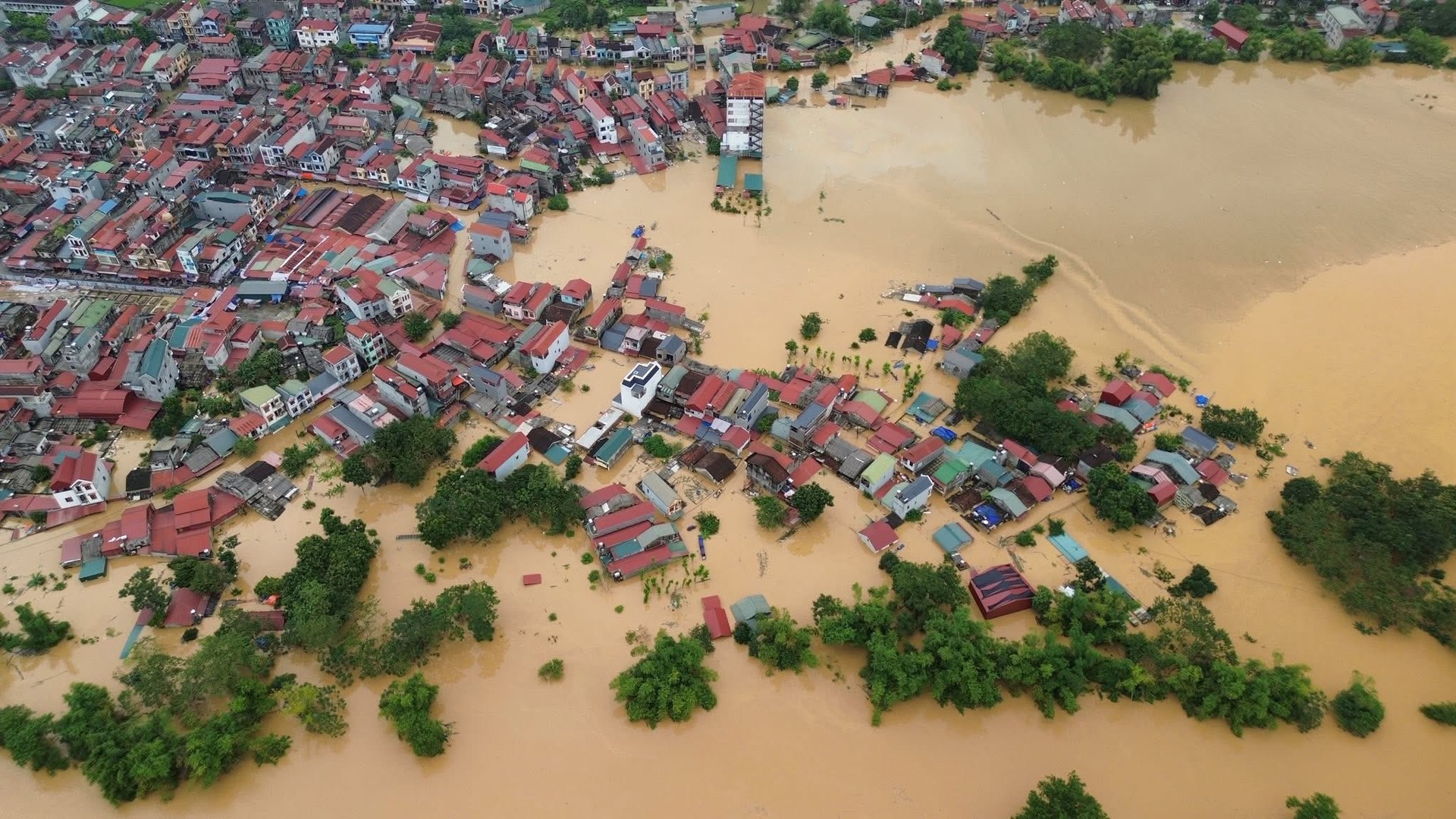 Mưa lũ cuồn cuộn đổ về, nhiều nơi ở Lạng Sơn chìm trong biển nước - 1
