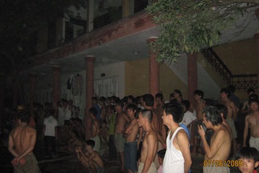 Nổ máy biến áp, hàng trăm hộ dân khổ sở vì mất điện