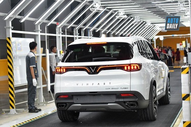 Xe nội "áp đảo" xe nhập ở nhiều phân khúc, xe sang cũ mất giá hàng loạt