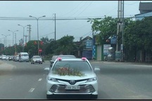 Đoàn xe dâu nhà phó giám đốc bệnh viện "hiên ngang" giữa đại dịch