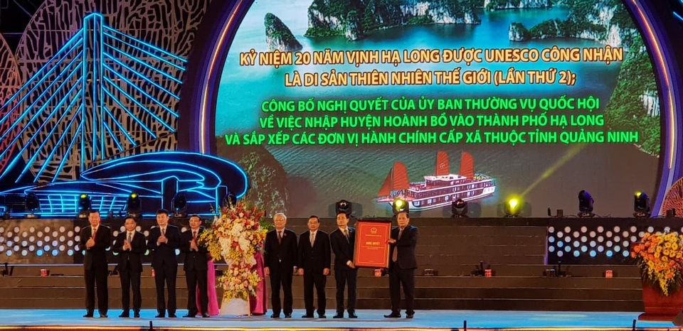 Hạ Long chính thức trở thành đô thị loại 1 trực thuộc tỉnh lớn nhất nước - 1 Hạ Long chính thức trở thành đô thị loại 1 trực thuộc tỉnh lớn nhất nước - 1
