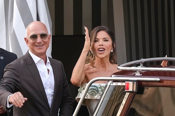 Tỷ phú Jeff Bezos và MC nóng bỏng đã kết hôn, ký hợp đồng tiền hôn nhân - 2