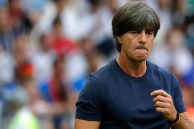 HLV Joachim Loew nhập viện vì bị tạ đè khi tập gym