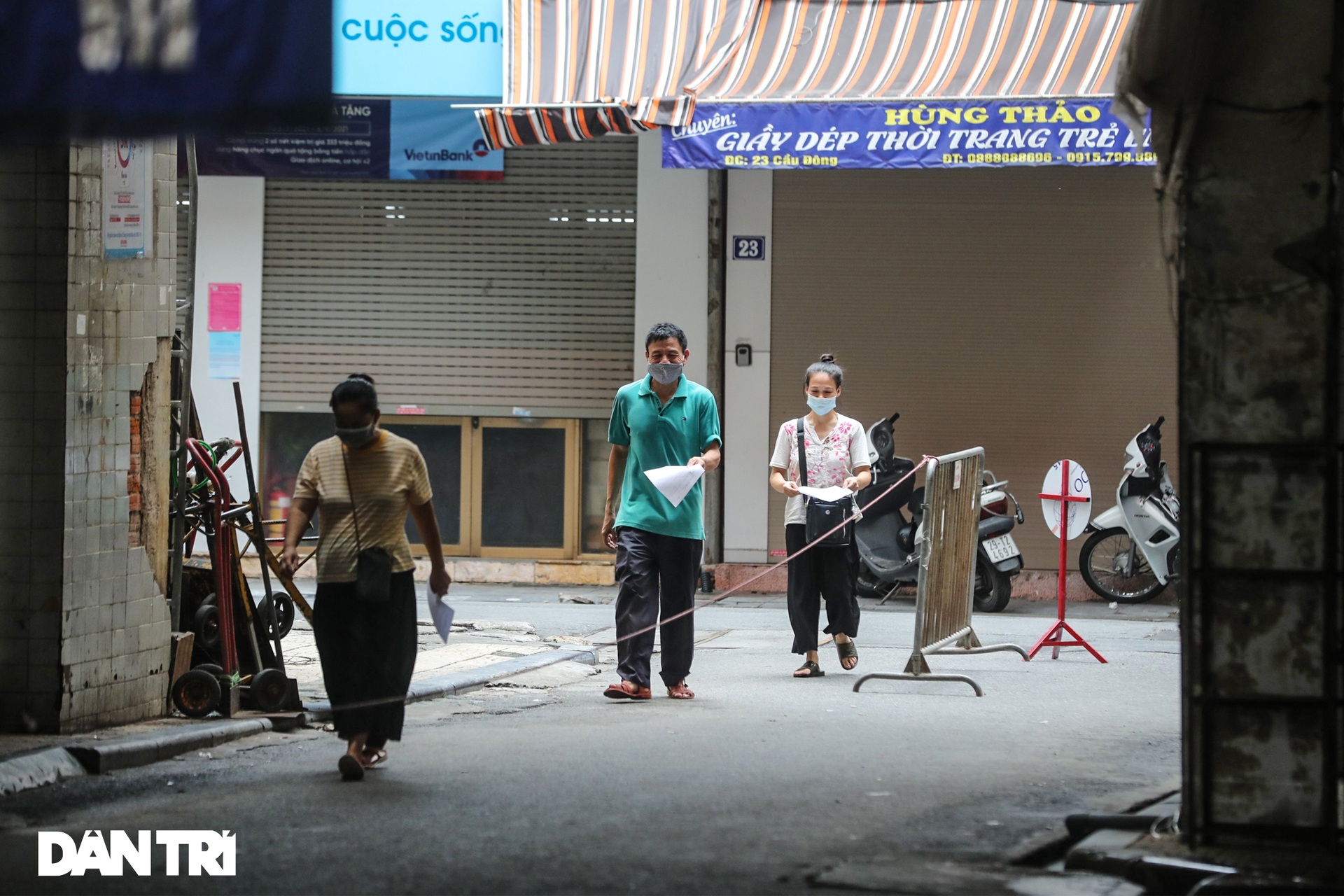 Cận cảnh quá trình vét sạch F0 ngoài cộng đồng trên địa bàn TP Hà Nội - 3 Cận cảnh quá trình vét sạch F0 ngoài cộng đồng trên địa bàn TP Hà Nội - 3