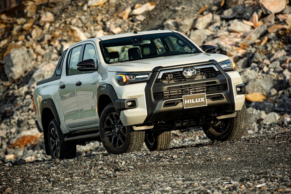 Toyota Hilux, Ford Ranger, Mitsubishi Triton: Xe bán tải nào cho khách Việt? - 2 Toyota Hilux, Ford Ranger, Mitsubishi Triton: Xe bán tải nào cho khách Việt? - 2