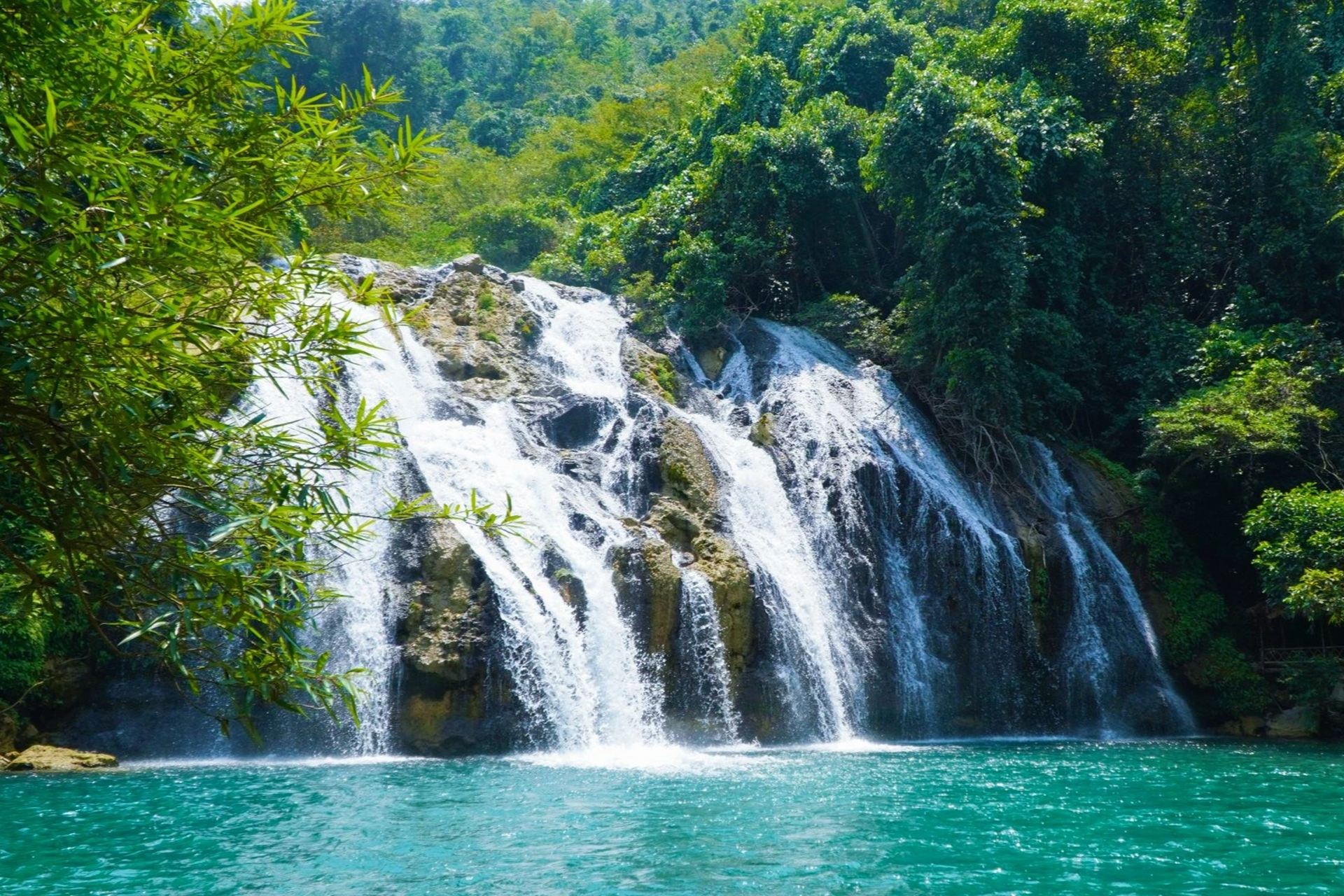 Vẻ đẹp hoang sơ, kỳ vĩ của thác nước ở Quảng Trị - 1