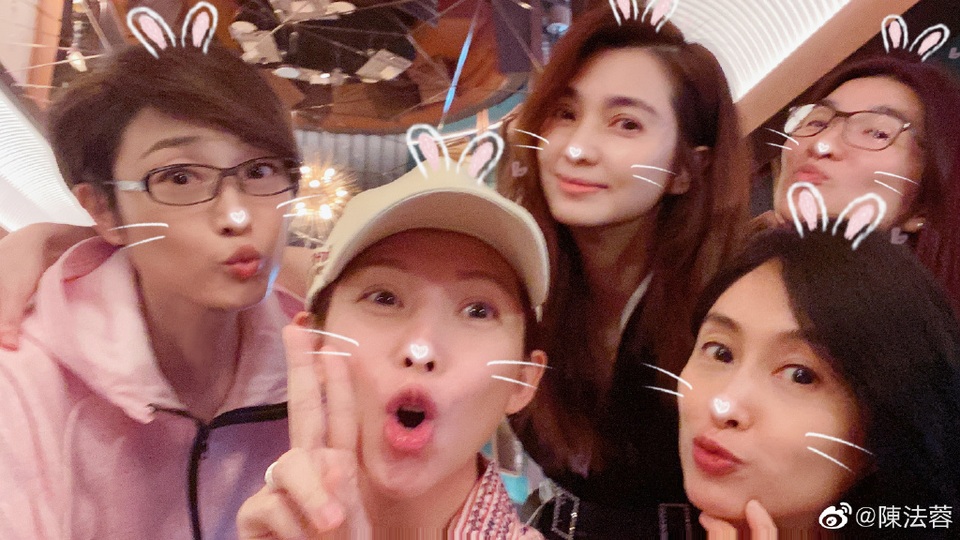 Đường tình sóng gió của tứ đại mỹ nhân nức tiếng một thời xứ hương cảng - 3 Đường tình sóng gió của tứ đại mỹ nhân nức tiếng một thời xứ hương cảng - 3