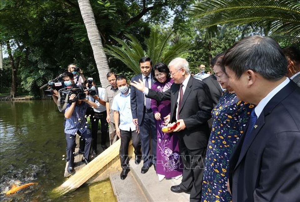Tổng Bí thư, Chủ tịch nước dâng hương tưởng nhớ Chủ tịch Hồ Chí Minh - 3 Tổng Bí thư, Chủ tịch nước dâng hương tưởng nhớ Chủ tịch Hồ Chí Minh - 3