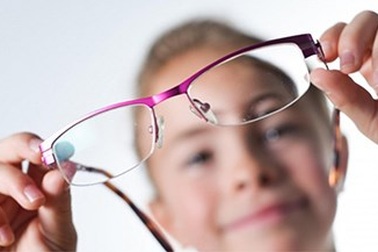 Vì sao nhiều thanh thiếu niên châu Á bị cận thị?