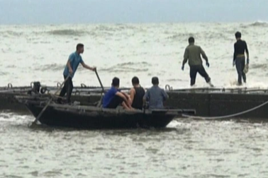 Tìm kiếm gia đình 3 người mất tích trên biển Hải Phòng