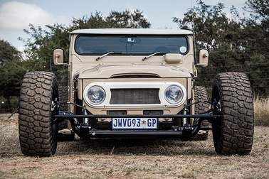 “Quái thú” 1976 Land Cruiser FJ 40