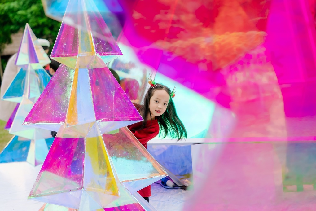 Đón Noel sớm: Cha mẹ đưa con đến Khu rừng pha lê cách hồ Hoàn Kiếm 14km - 5 Đón Noel sớm: Cha mẹ đưa con đến Khu rừng pha lê cách hồ Hoàn Kiếm 14km - 5