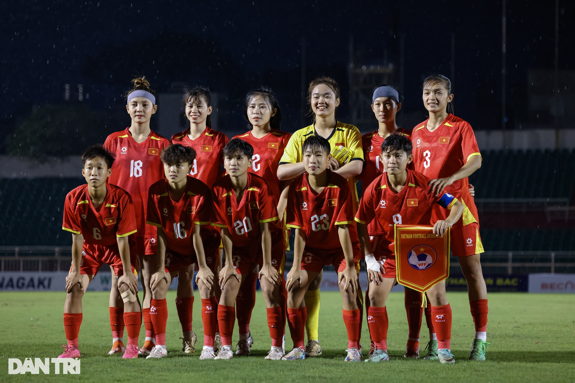 Thắng đậm Indonesia, Việt Nam gặp Thái Lan ở chung kết U19 nữ Đông Nam Á - 12
