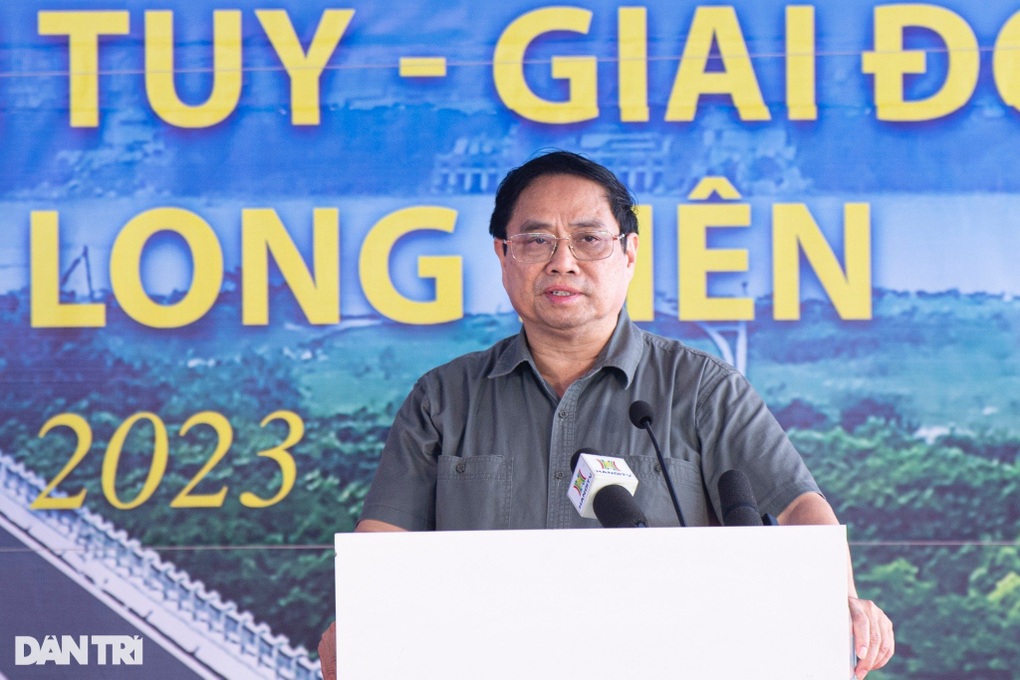 Thủ tướng Phạm Minh Chính cắt băng khánh thành cầu Vĩnh Tuy 2 - 1 Thủ tướng Phạm Minh Chính cắt băng khánh thành cầu Vĩnh Tuy 2 - 1