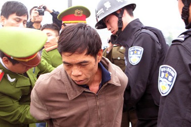 Hung thủ người nước ngoài lẩn trốn 18 năm với vỏ bọc "thầy lang"