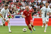 Eriksen tỏa sáng, Đan Mạch chia điểm cùng Slovenia