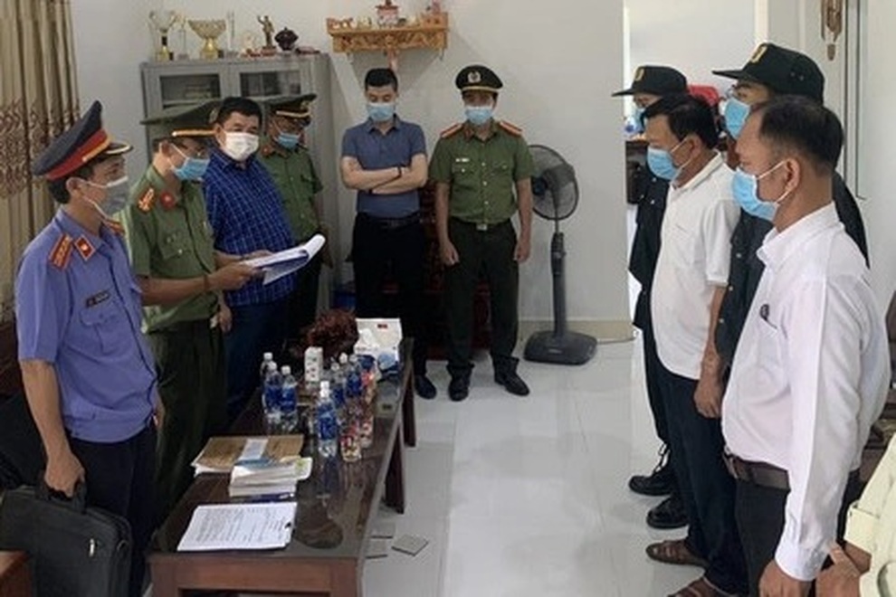 Bắt Giám đốc và Phó Giám đốc Cảng Hàng không quốc tế Phú Bài - 1 Bắt Giám đốc và Phó Giám đốc Cảng Hàng không quốc tế Phú Bài - 1