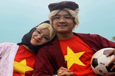 Cặp đôi “hotboy, hotgirl” tung bộ ảnh “Tình yêu trăm năm với bóng đá”