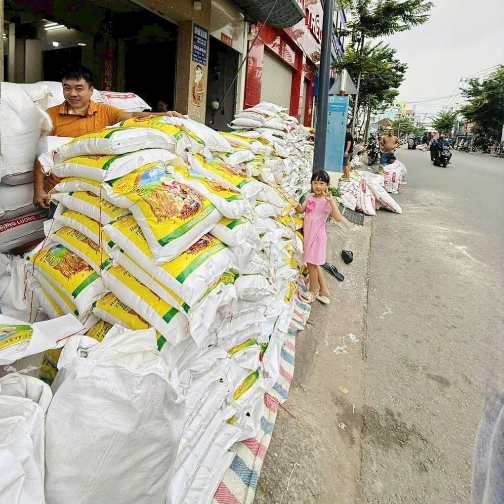 Trúng số 18 tỷ đồng, người đàn ông ở TPHCM có hành động bất ngờ - 2 Trúng số 18 tỷ đồng, người đàn ông ở TPHCM có hành động bất ngờ - 2