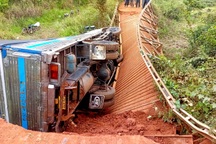 Cầu ở Lâm Đồng đổ sập khi ô tô tải chạy qua