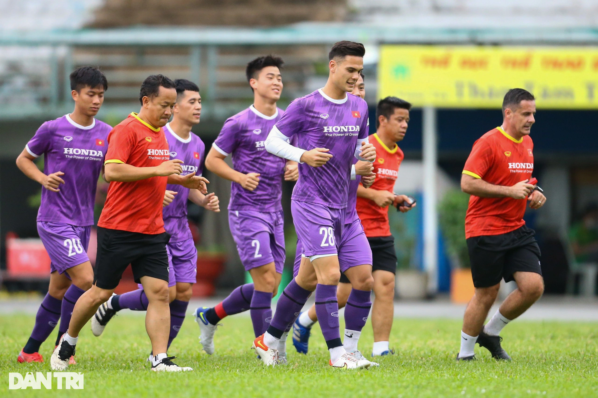 Tuyển Việt Nam vui hết cỡ trong bài khởi động mới mẻ của HLV Park - 4