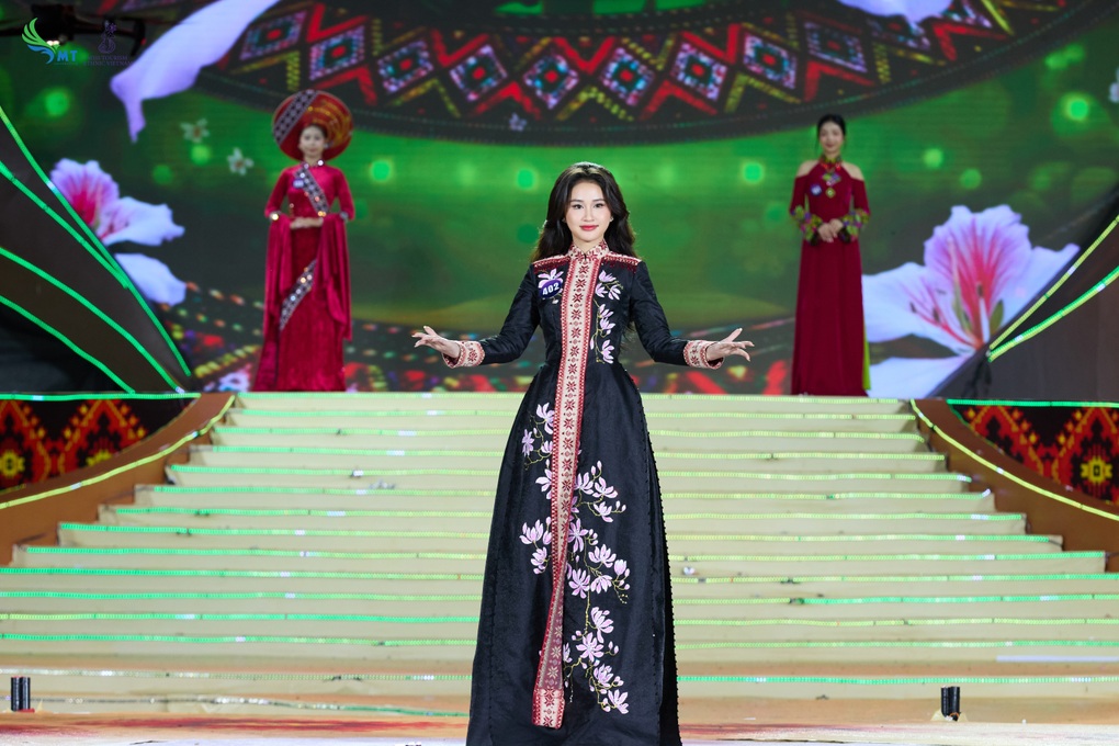 Nhan sắc xinh đẹp tuổi 20 của Hoa hậu Du lịch Dân tộc Việt Nam 2025 - 3 Nhan sắc xinh đẹp tuổi 20 của Hoa hậu Du lịch Dân tộc Việt Nam 2025 - 3