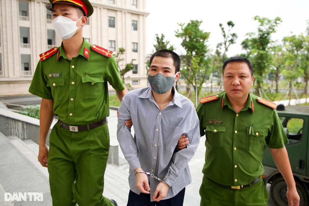 Ngày phán quyết với kẻ đóng 10 đinh vào đầu bé gái 3 tuổi - 2 Ngày phán quyết với kẻ đóng 10 đinh vào đầu bé gái 3 tuổi - 2