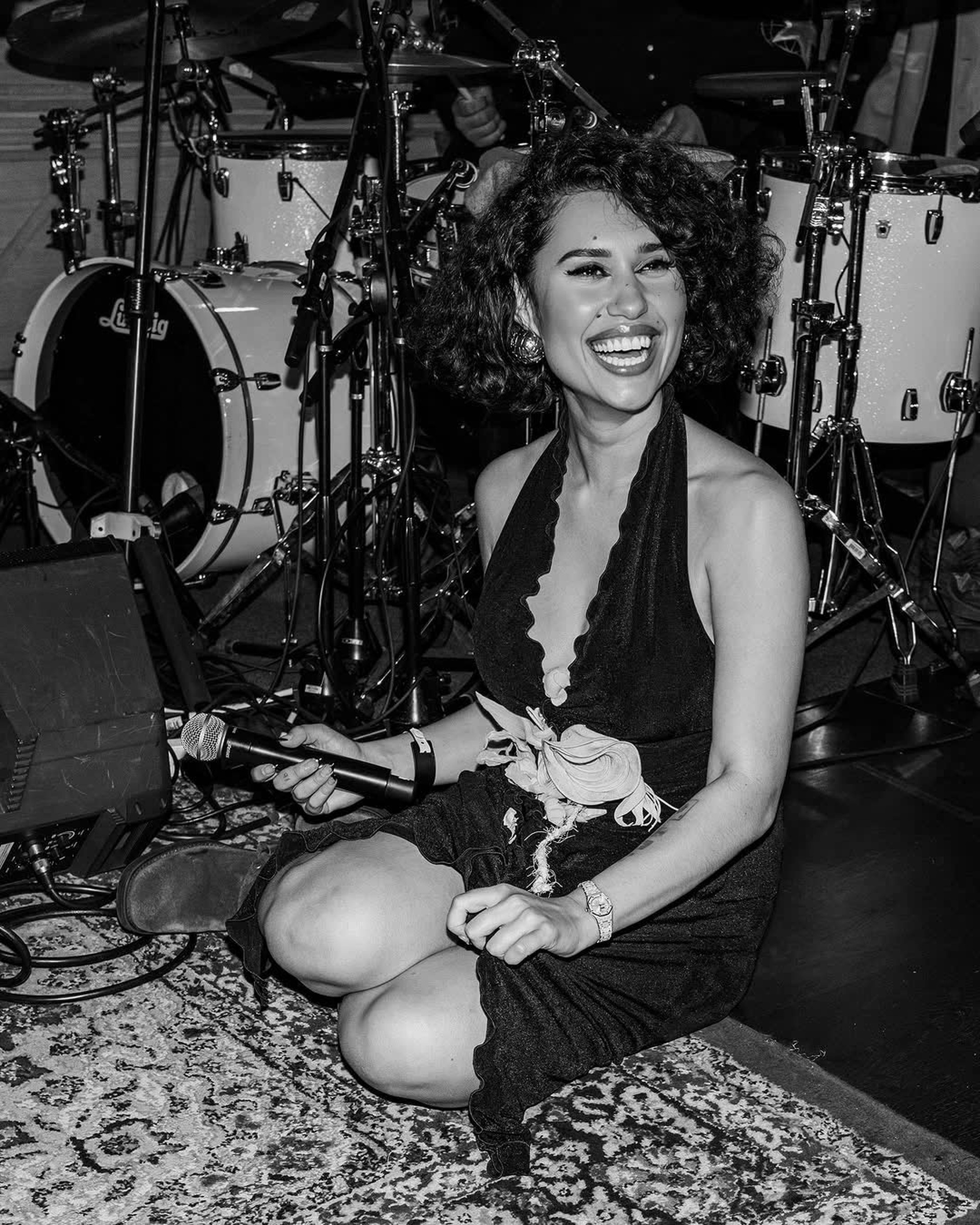 Lisa, Mai Davikah mê mẩn các thiết kế Việt - 4 Lisa, Mai Davikah mê mẩn các thiết kế Việt - 4