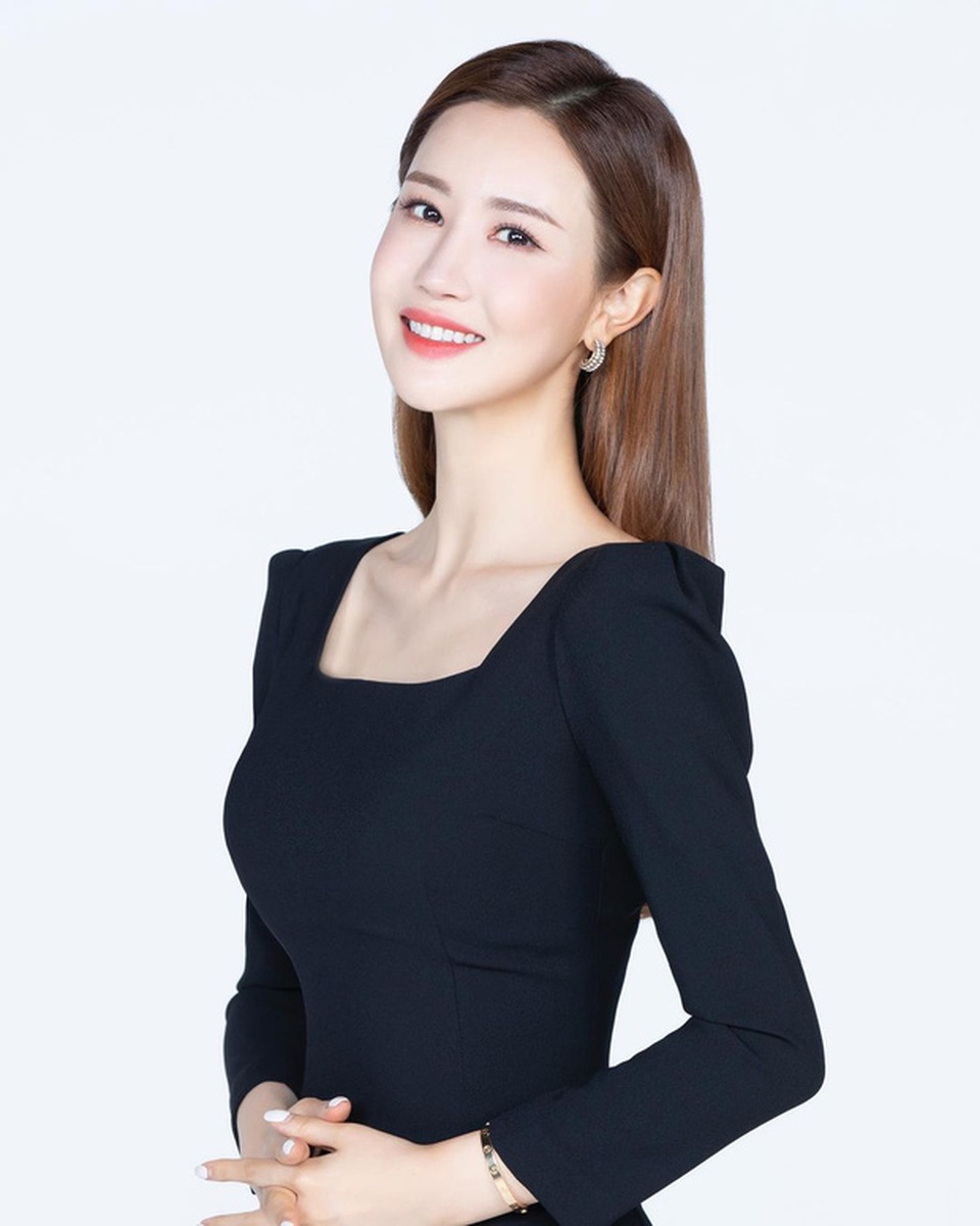 Bất ngờ trước diện mạo mới của nữ hoàng dao kéo Lee Da Hae - 7