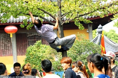 Khách Trung Quốc đốt tiền ở Đà Nẵng bị liệt vào danh sách đen