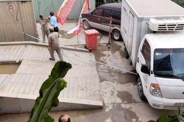 Dự án chung cư "đứng hình" vì bị xe chặn trước cổng