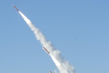 Tên lửa Hàn Quốc bất ngờ tự phóng và phát nổ trên không