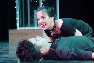 Đêm nhạc kịch thăng hoa của học sinh chuyên Hà Nội - Amsterdam