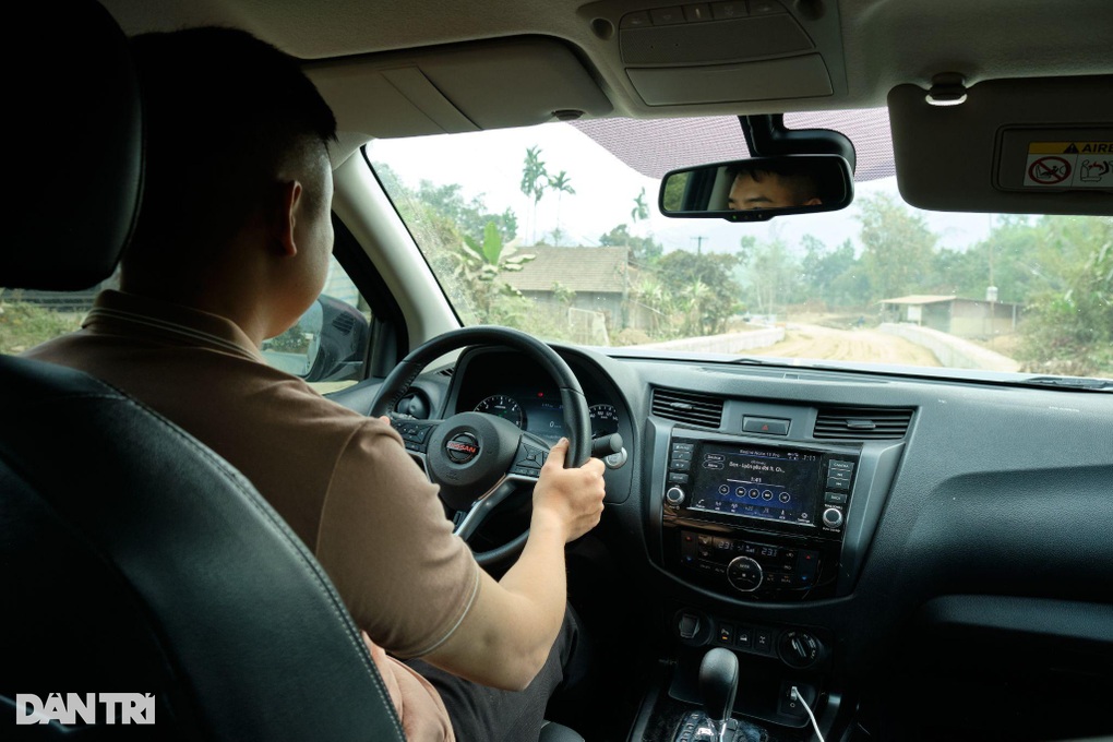 Trải nghiệm Nissan Navara sau gần 500km: Lái khá nhưng còn điểm trừ - 8 Trải nghiệm Nissan Navara sau gần 500km: Lái khá nhưng còn điểm trừ - 8