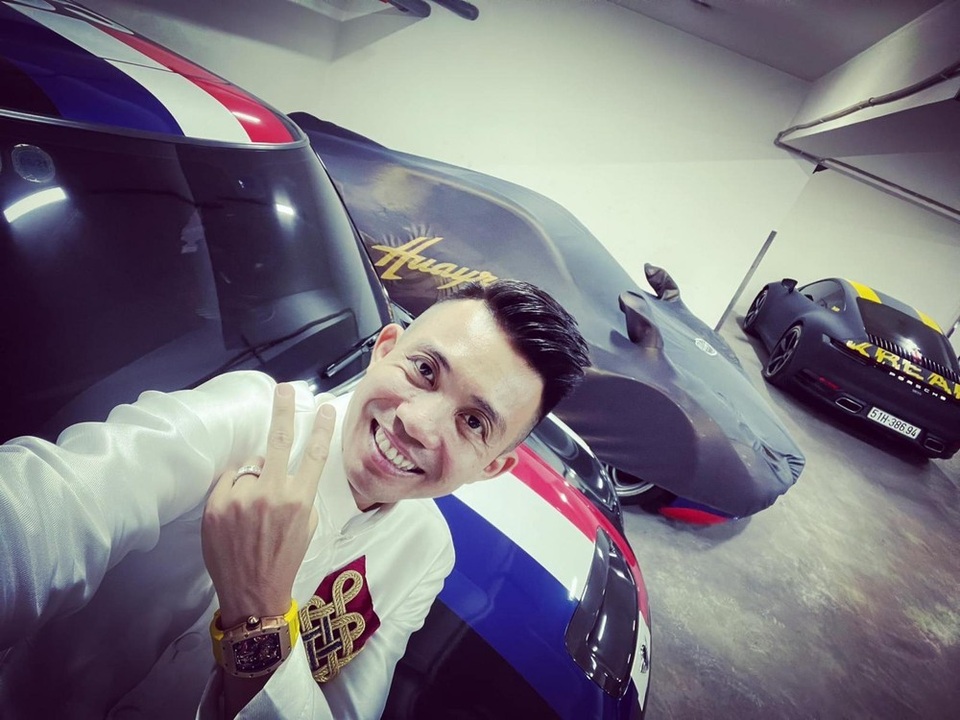 Bên trong garage siêu xe hoành tráng của giới đại gia Việt - 1 Bên trong garage siêu xe hoành tráng của giới đại gia Việt - 1